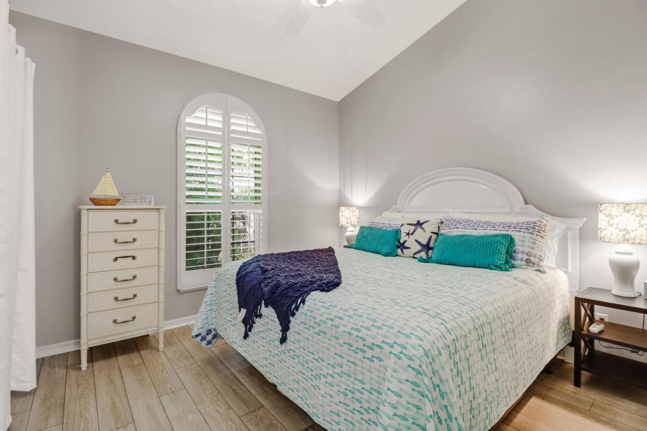 Cozy Beach House - 5 Minutes From Vanderbilt Beach Naples Exterior photo