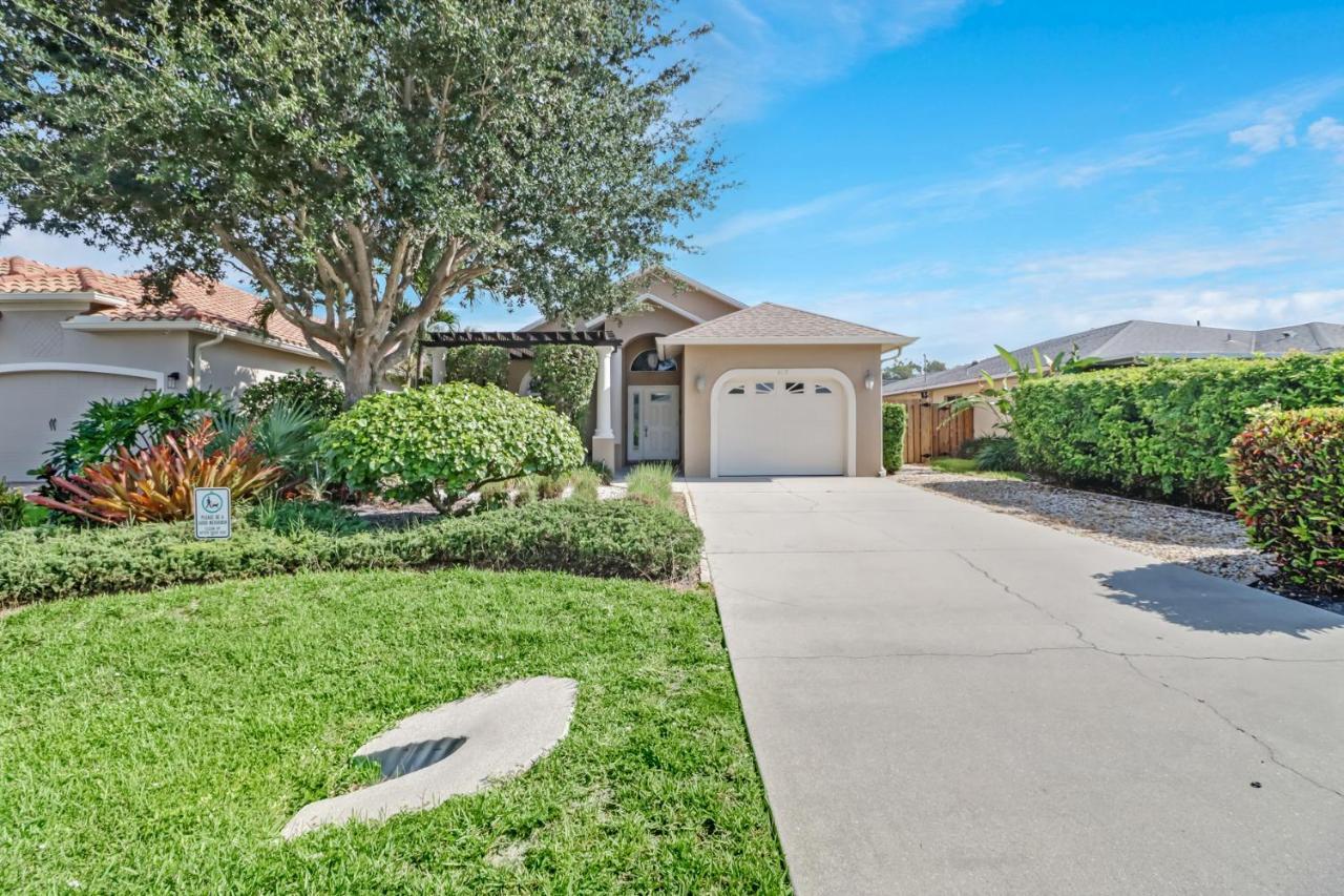 Cozy Beach House - 5 Minutes From Vanderbilt Beach Naples Exterior photo